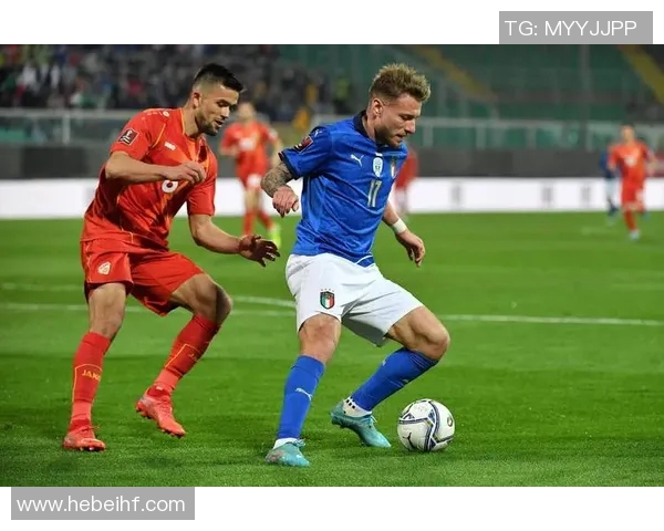 蓝莫斯以坚韧防守与领袖气质诠释绿茵场上永不言败的传奇精神